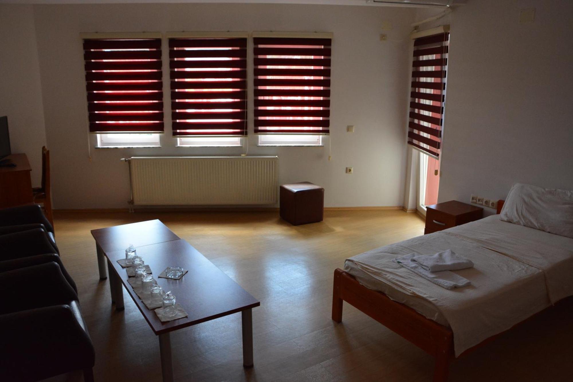 Arabella Hotel Kicevo Экстерьер фото