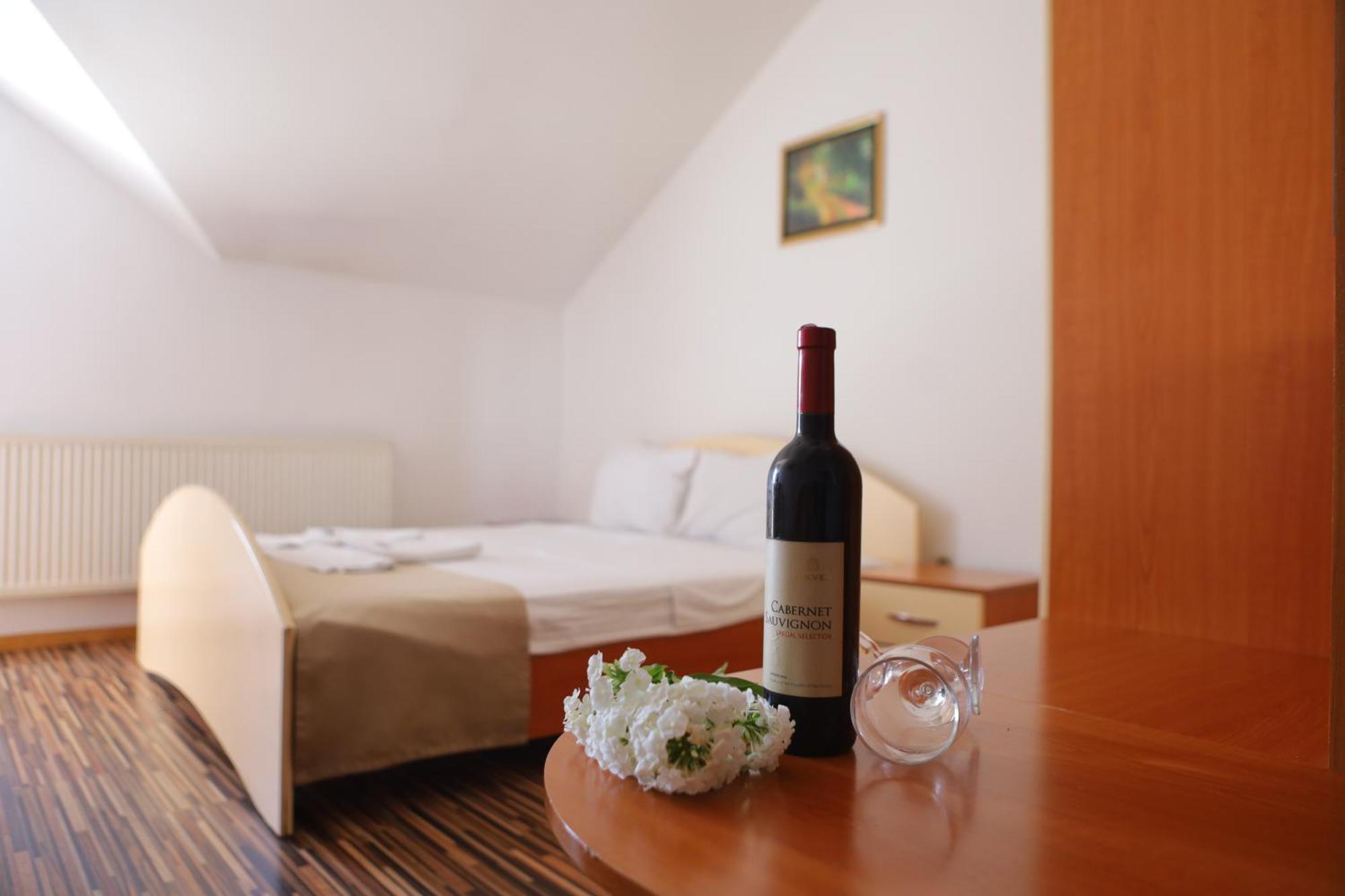 Arabella Hotel Kicevo Экстерьер фото